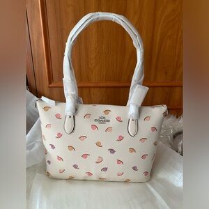 BNWT COACH Shoulder/Tote Bag🌺💕